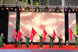 TRỌN NIỀM TIN DÂNG ĐẢNG